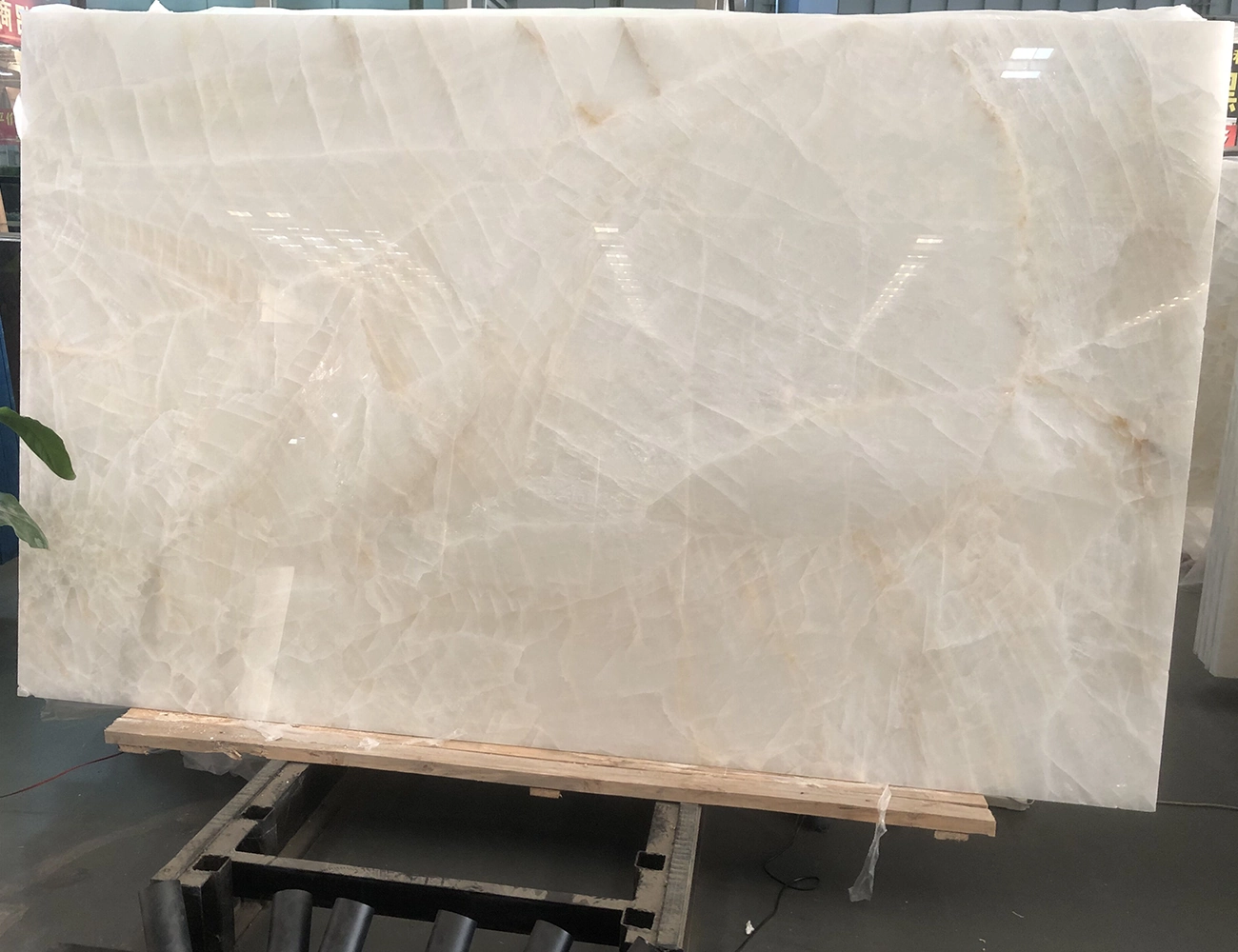 white onyx slabs