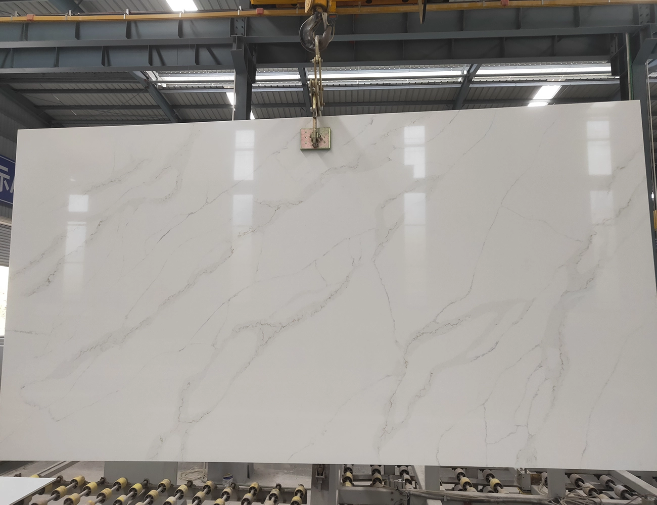 white quartz countertop slab